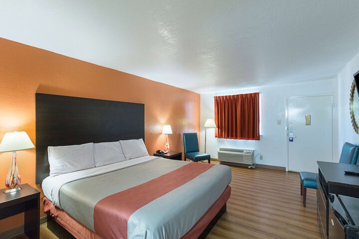 Room 13 of 48