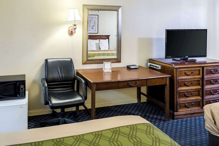 Room 32 of 51