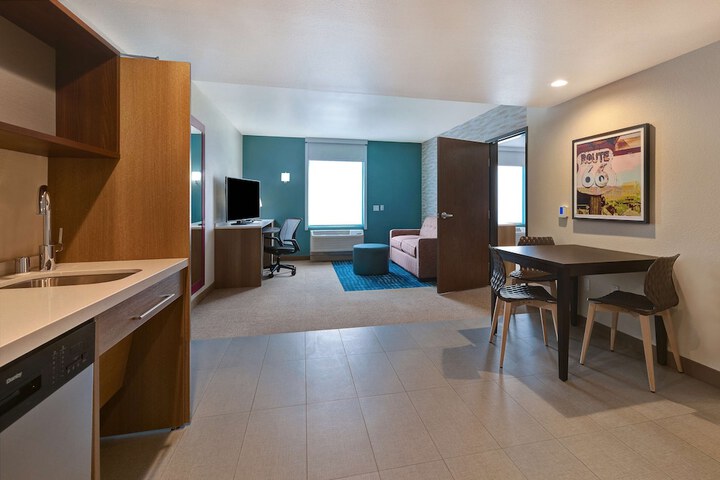 Room 16 of 38