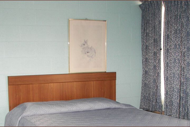 Holiday Host Motel
