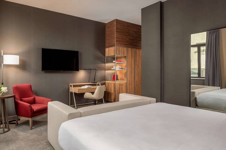 Room 32 of 100