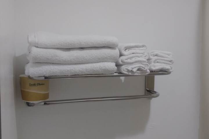 Oakridge Inn & Suites