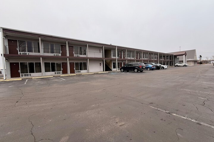 Days Inn by Wyndham Seymour