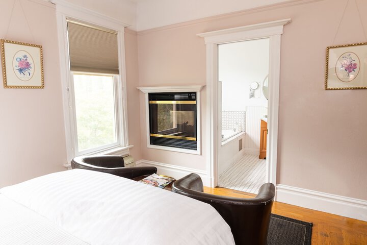 Room 25 of 74