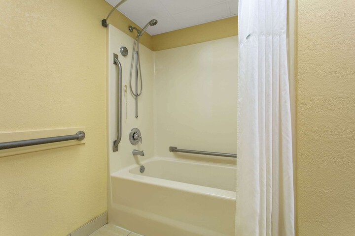 Room 5 of 11