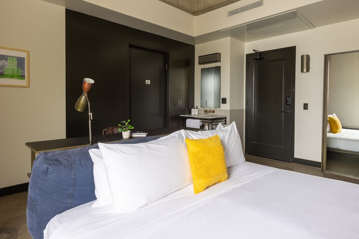 Room 35 of 102