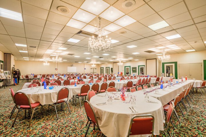 Ballroom/Hall 64 of 72