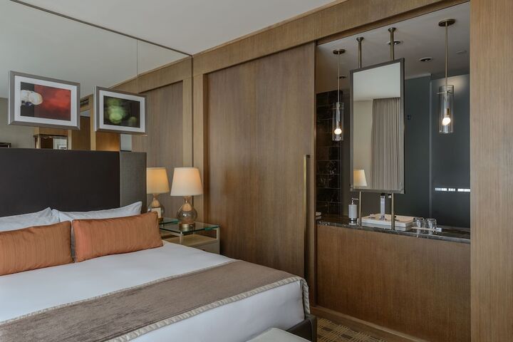 Room 26 of 66