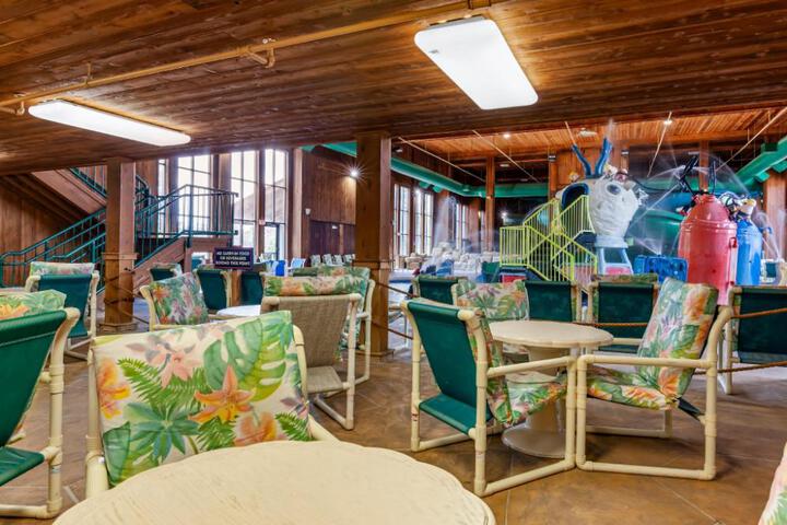 Polynesian Hotel Wisconsin Dells - Near Noahs Ark
