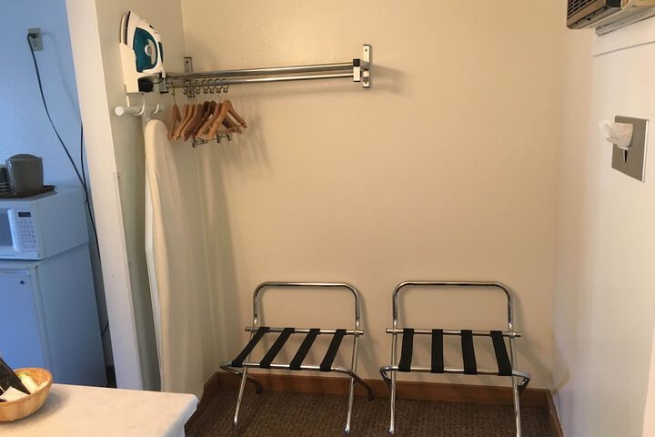 Room 11 of 18