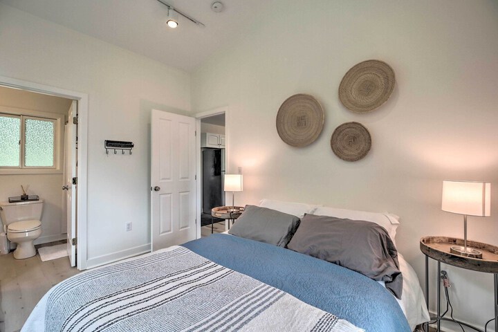 Airy & Bright Hideaway Near Smugglers Notch!
