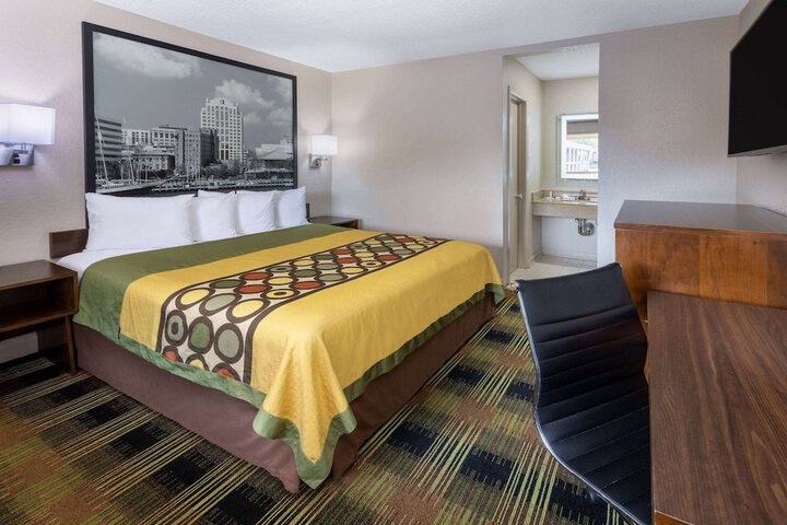 Room 16 of 21