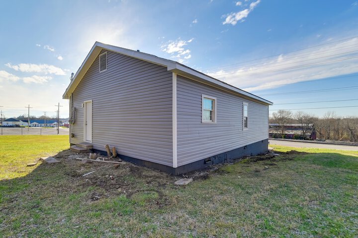 Walkable Hopkinsville Home w / Yard!