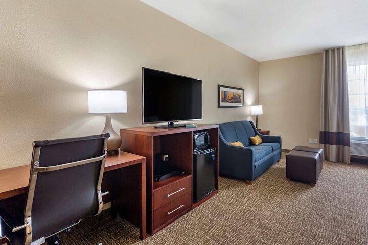 Comfort Suites Clarksville near Governors Square Mall