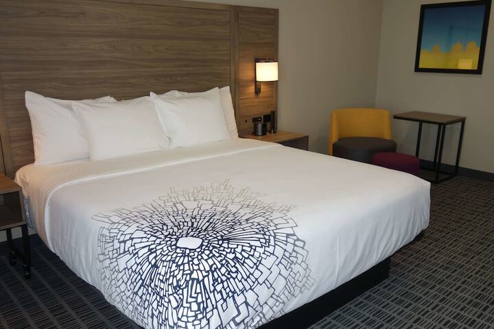 Room 32 of 48