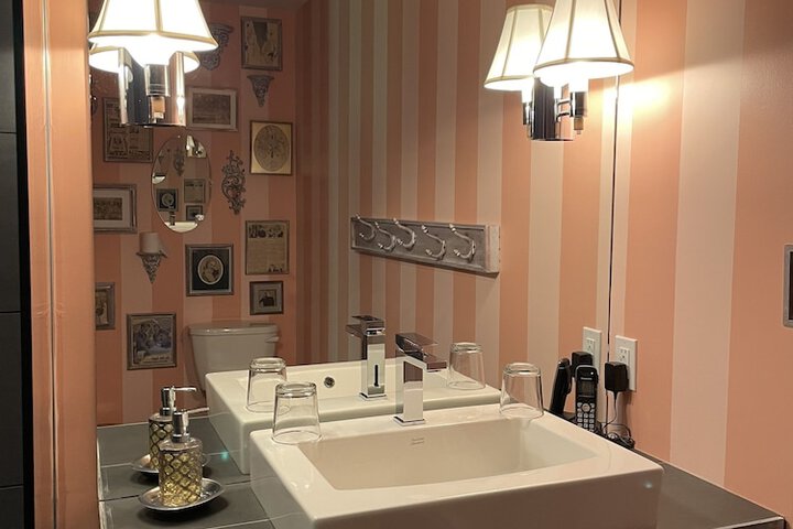 Room 33 of 53