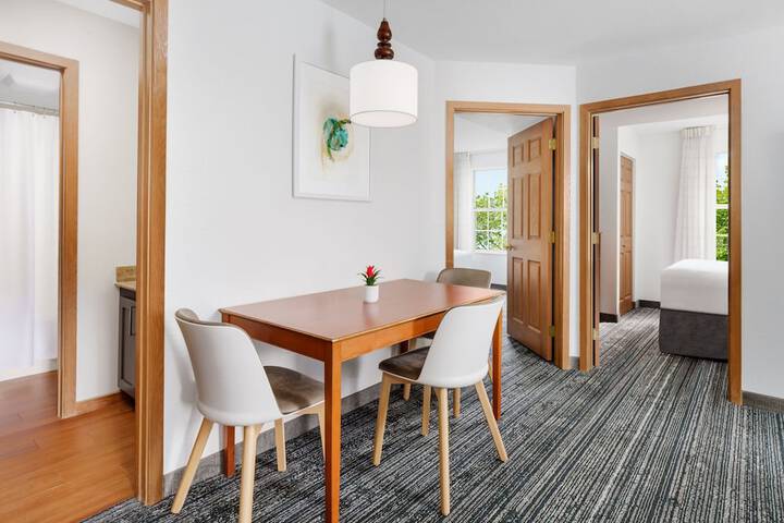 Room 21 of 33