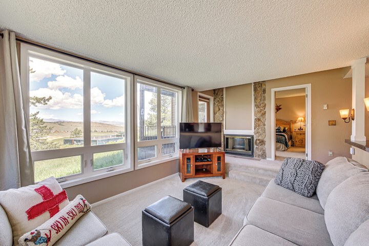 Ski-in / out Granby Ranch Condo w/ Balcony!