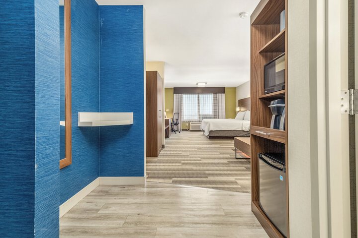 Room 296 of 348