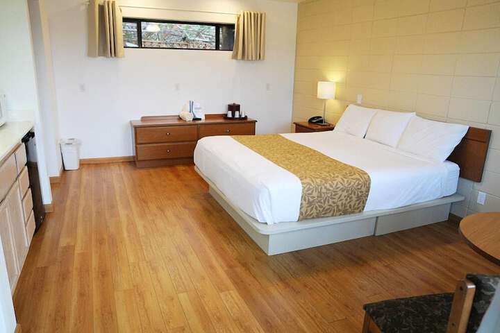 Room 40 of 70