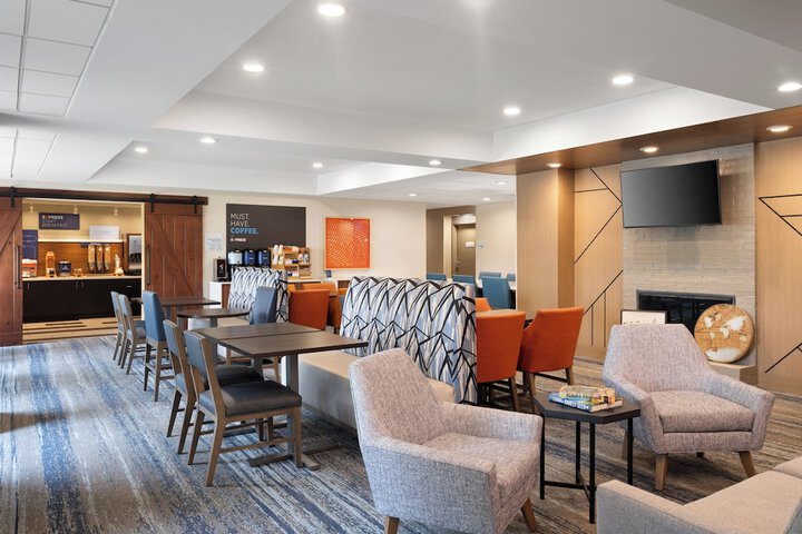 Holiday Inn Express Indianapolis Airport by IHG
