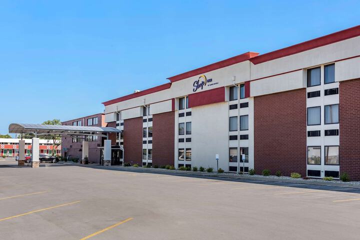 Hotel 2 of 32