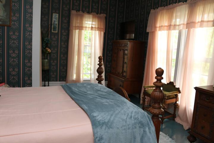 Room 10 of 14