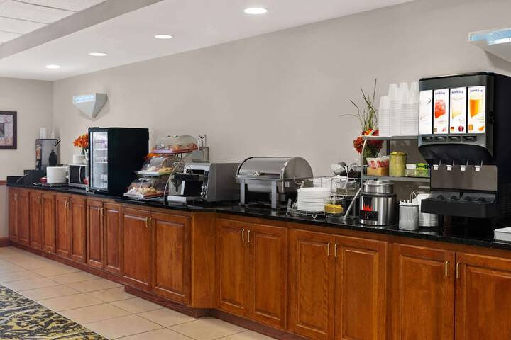 Breakfast/Coffee Service 21 of 26