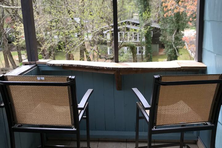 The Riverside Lodge at Chimney Rock