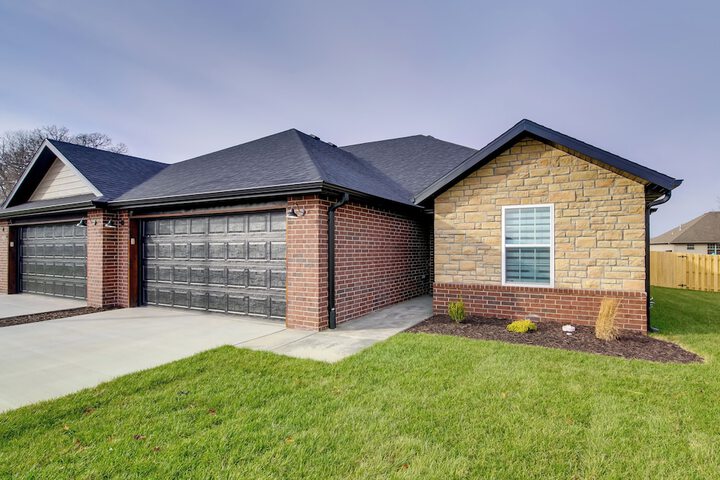 Charming Ozark Abode w / Yard & Pool Access