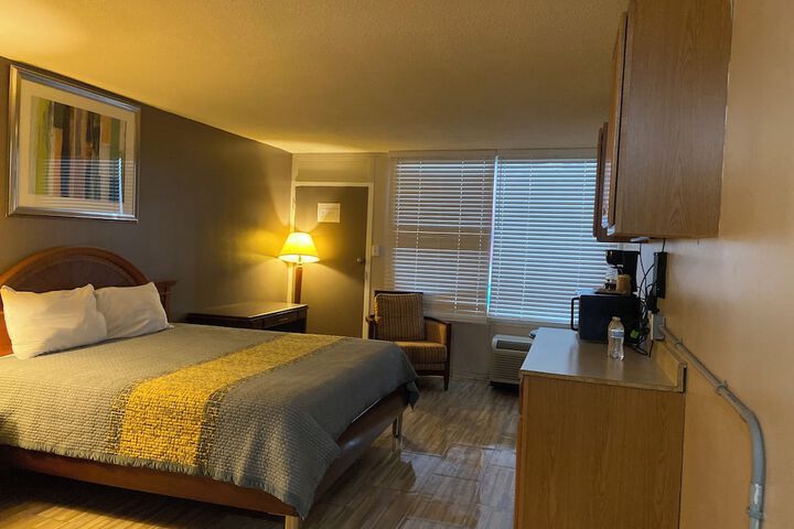 Room 33 of 35