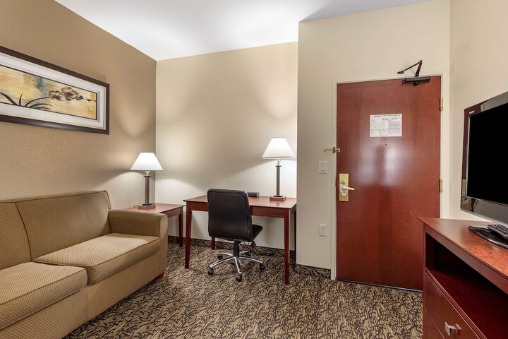 Room 27 of 38