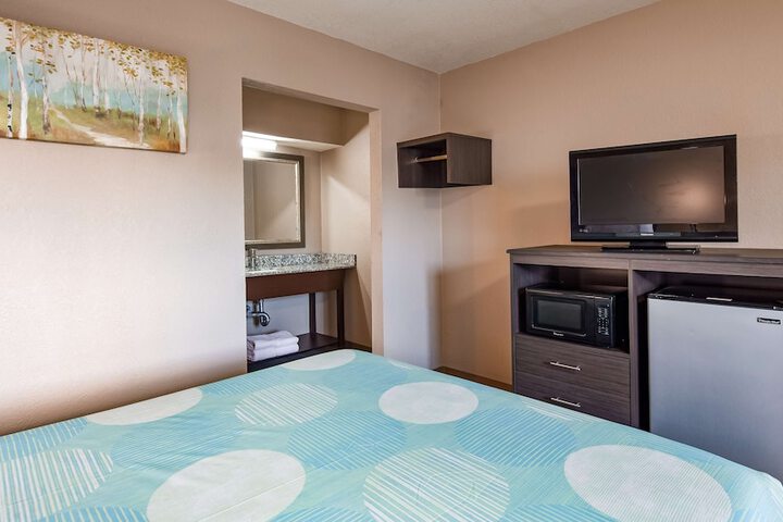 Room 14 of 25
