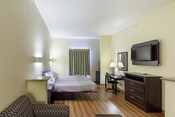 Room 11 of 34