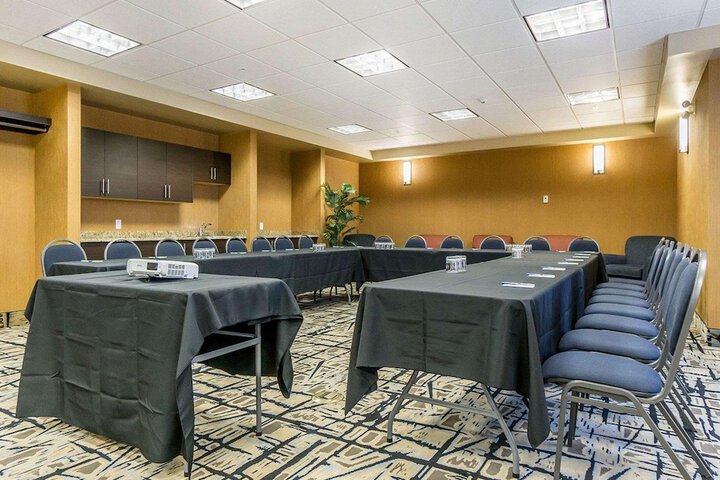 Comfort Inn & Suites Edmonton International Airport