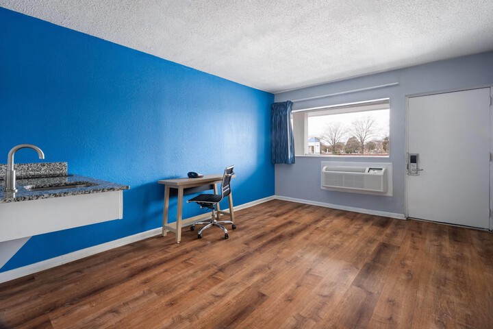 Super 8 by Wyndham Portsmouth - Norfolk