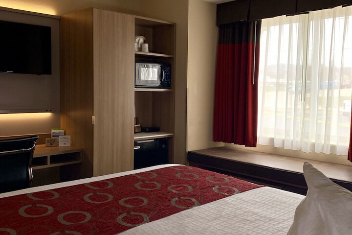 Microtel Inn & Suites by Wyndham Charleston WV