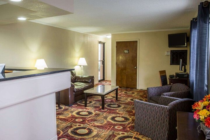 Rodeway Inn & Suites Plymouth Hwy 64