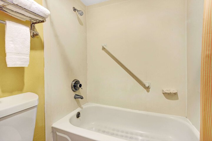Room 14 of 18