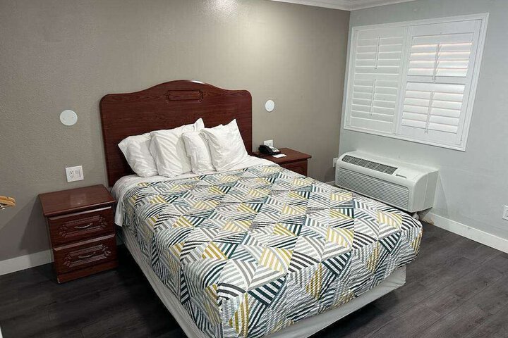 Room 10 of 31