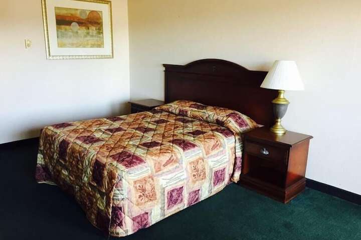 Room 10 of 28