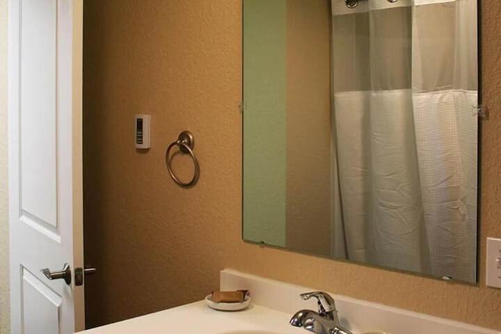 Room 30 of 37