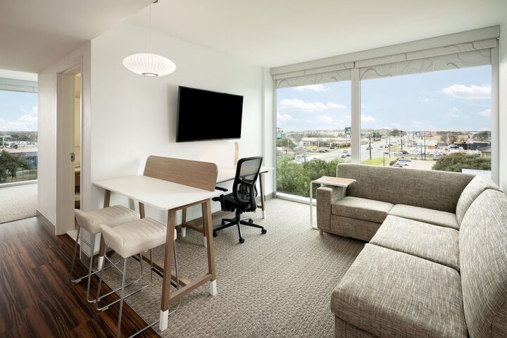 Room 14 of 33
