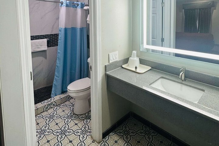 Room 9 of 36