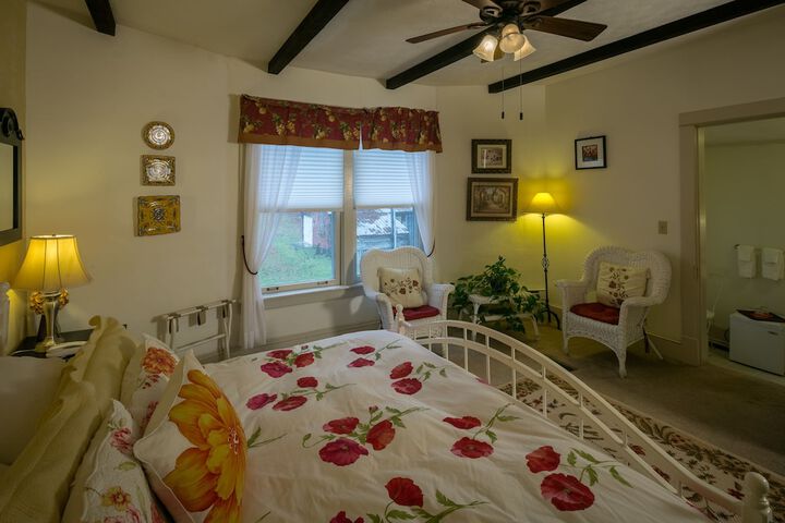 Room 33 of 95