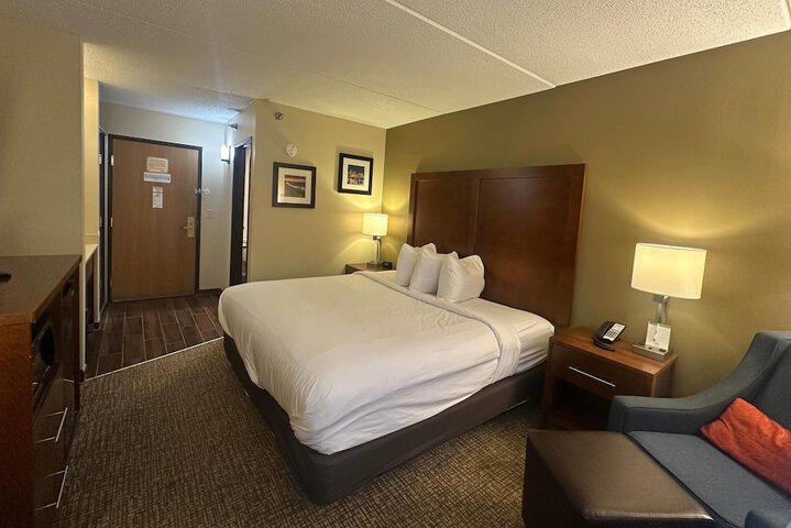 Wingate by Wyndham Pittsburgh / West Mifflin