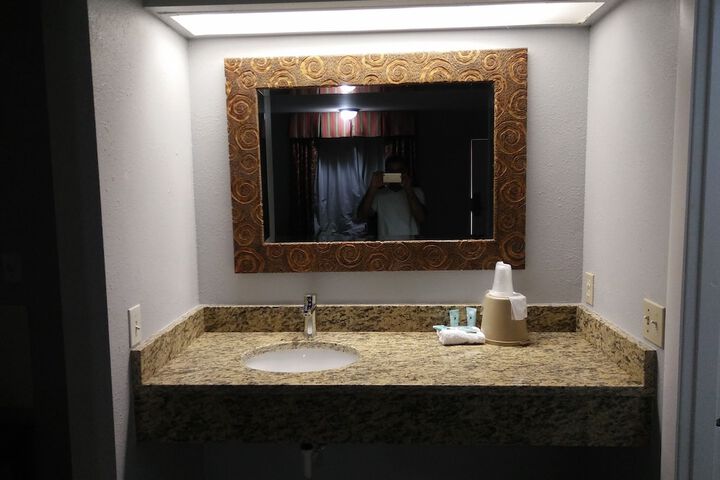 Room 12 of 21