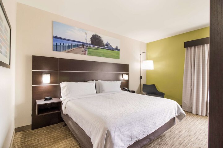 Room 16 of 28