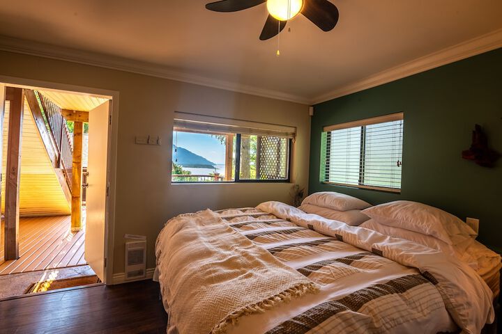 Room 32 of 74