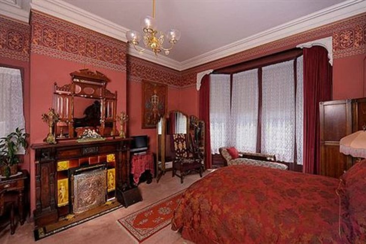 Room 13 of 48